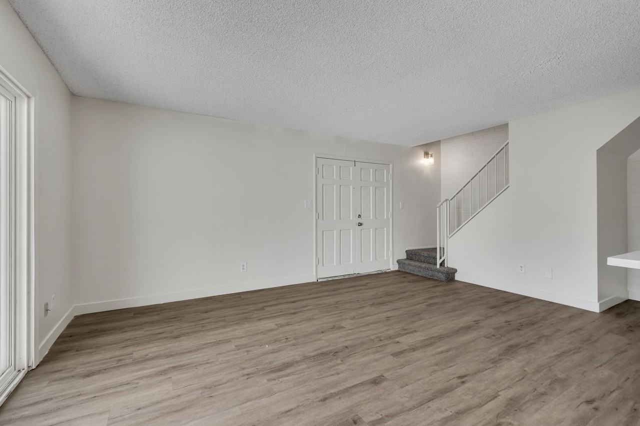 8223 N 34th Dr - Photo 3 of 20