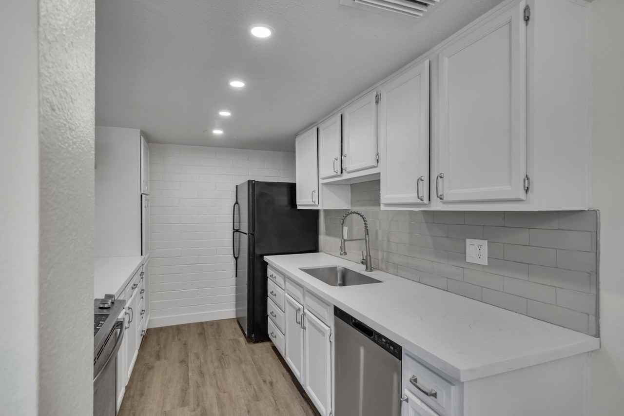 8223 N 34th Dr - Photo 7 of 20