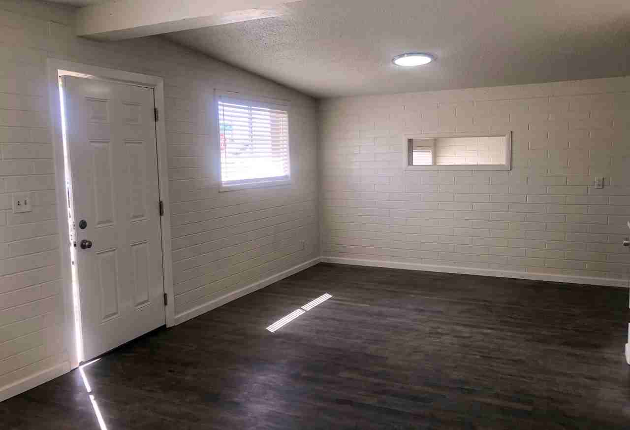 2201 Davis Ave - Photo 2 of 5