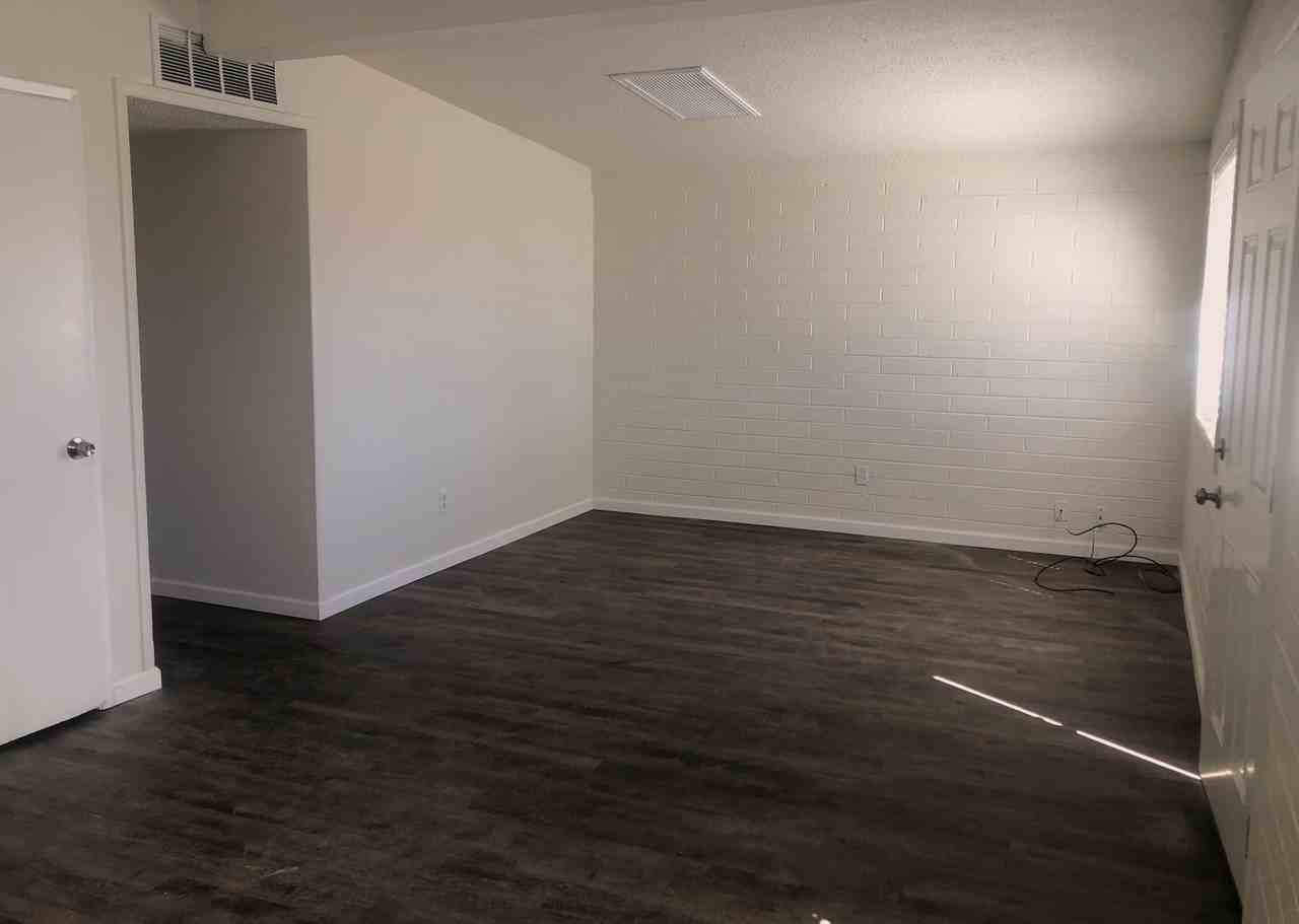 2201 Davis Ave - Photo 3 of 5