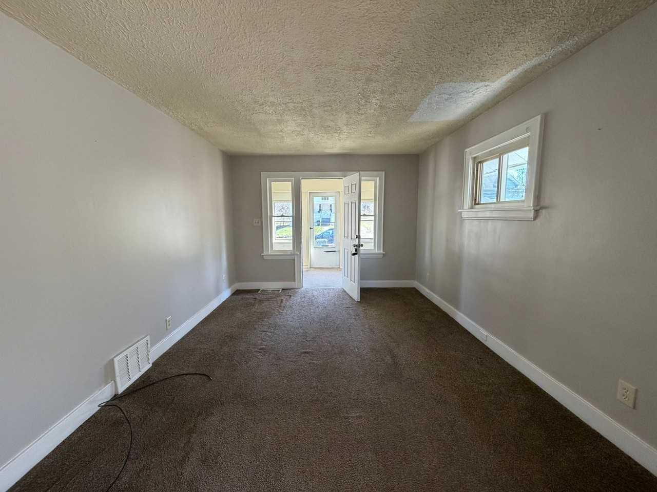 676 Grifton Ave - Photo 2 of 10