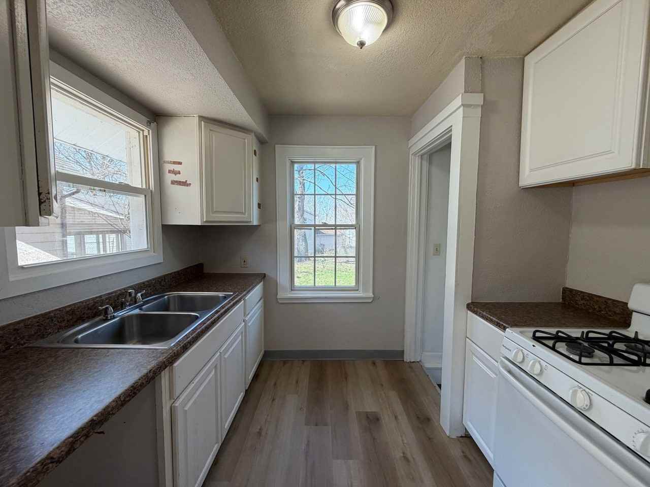 676 Grifton Ave - Photo 4 of 10