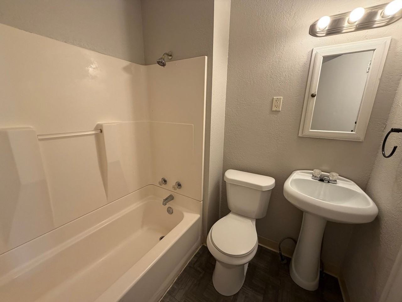 676 Grifton Ave - Photo 6 of 10