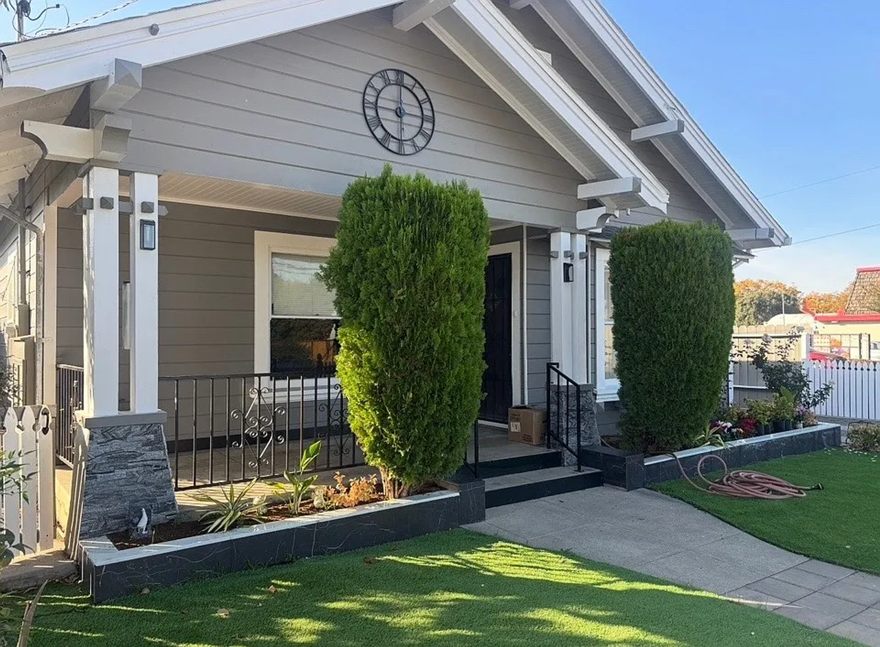 THRIVE - Photo 7 of 36