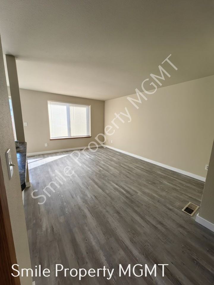 12616 Se Taggart St - Photo 4 of 20