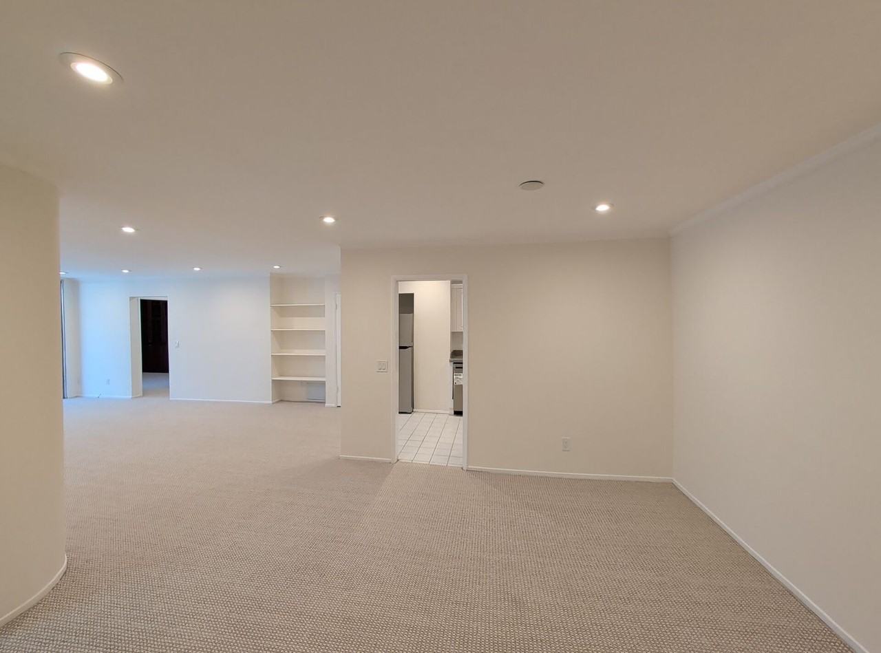 415 Montana Ave - Photo 4 of 34