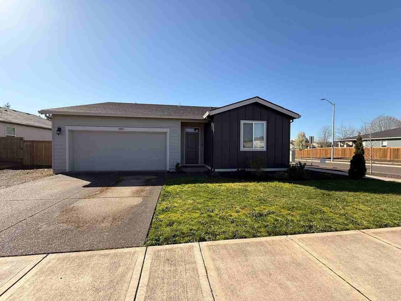 4804 Surveyor Ave Ne - Photo 2 of 15