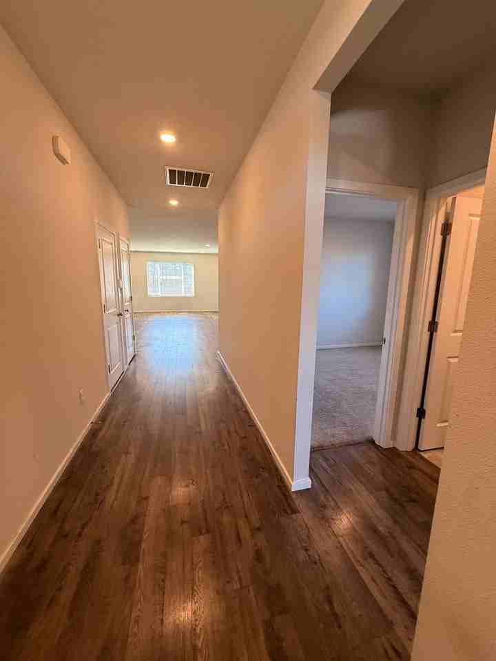 4804 Surveyor Ave Ne - Photo 3 of 15