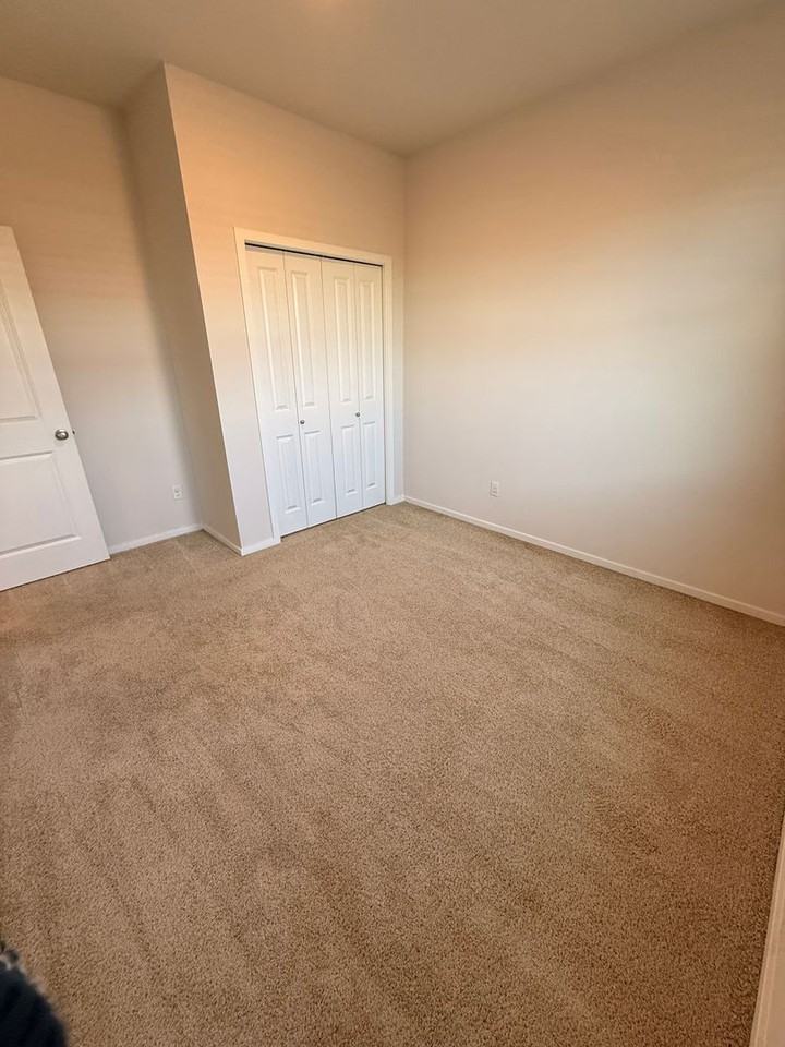 4804 Surveyor Ave Ne - Photo 4 of 15