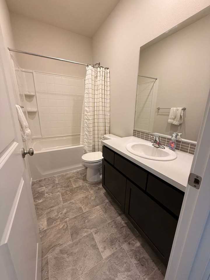 4804 Surveyor Ave Ne - Photo 6 of 15