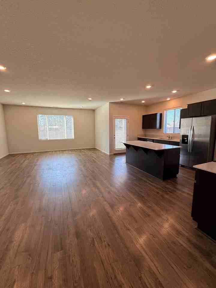 4804 Surveyor Ave Ne - Photo 7 of 15