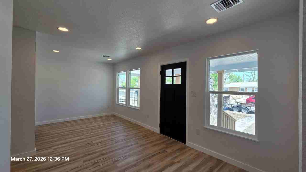 2530 W Woodlawn Ave - Photo 3 of 24