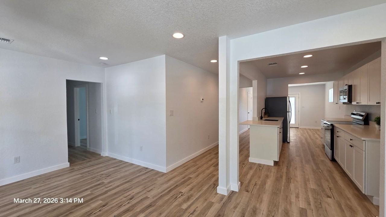 2530 W Woodlawn Ave - Photo 4 of 24