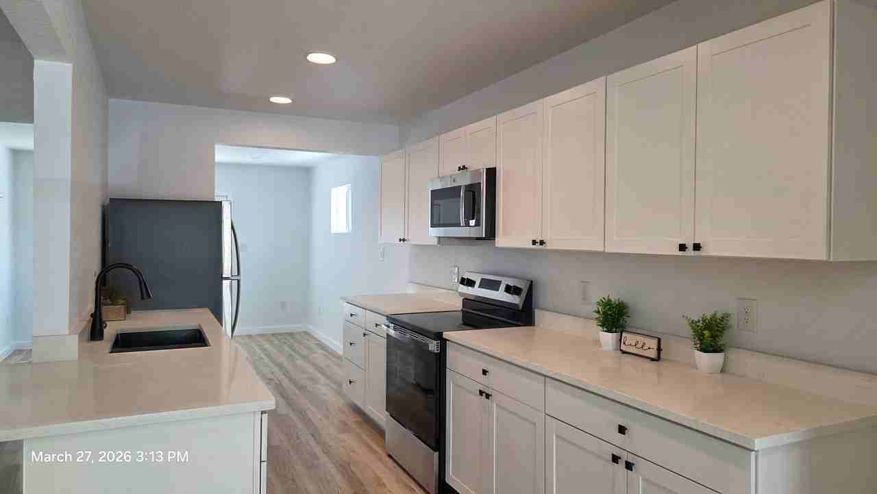 2530 W Woodlawn Ave - Photo 5 of 24