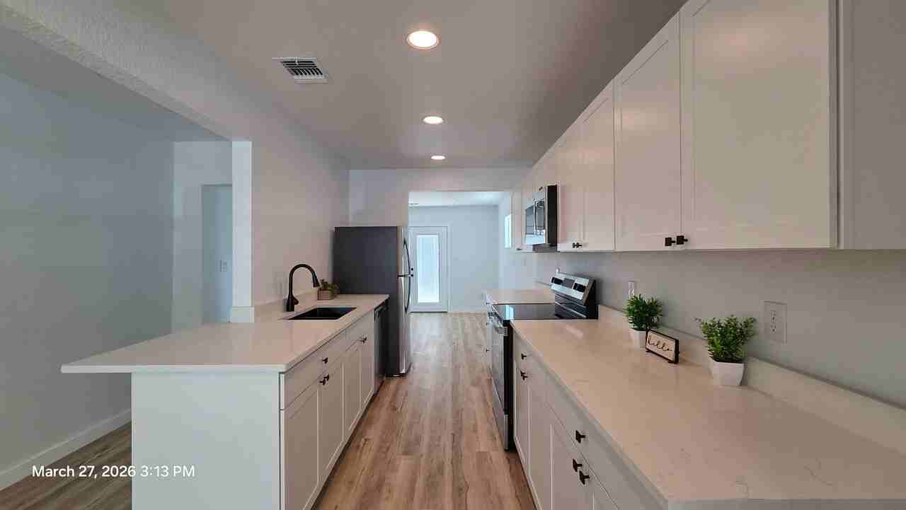 2530 W Woodlawn Ave - Photo 6 of 24