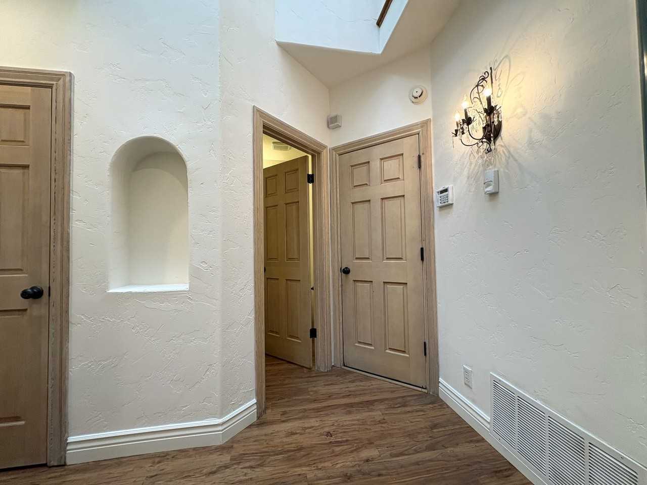 712 Elizabeth Ln - Photo 5 of 38