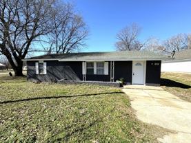 107 S Oak St - Photo 1 of 1