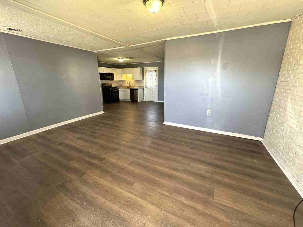 107 S Oak St - Photo 2 of 11