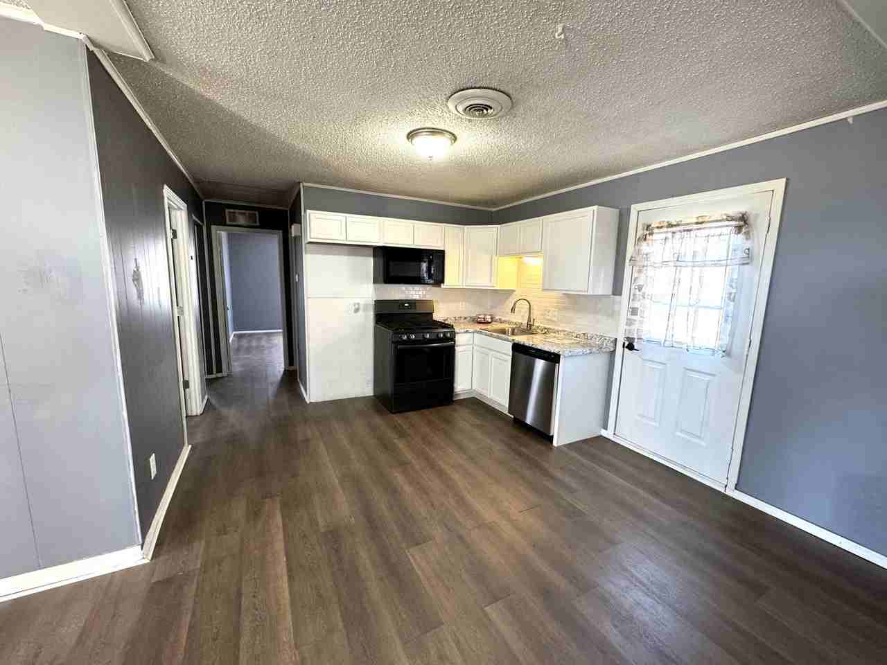 107 S Oak St - Photo 4 of 11