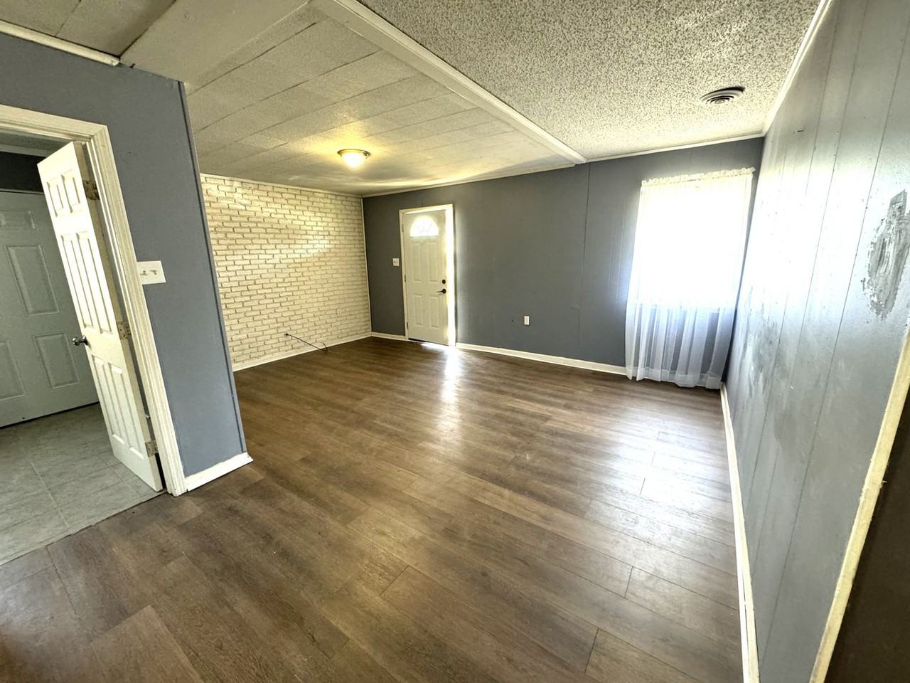 107 S Oak St - Photo 5 of 11