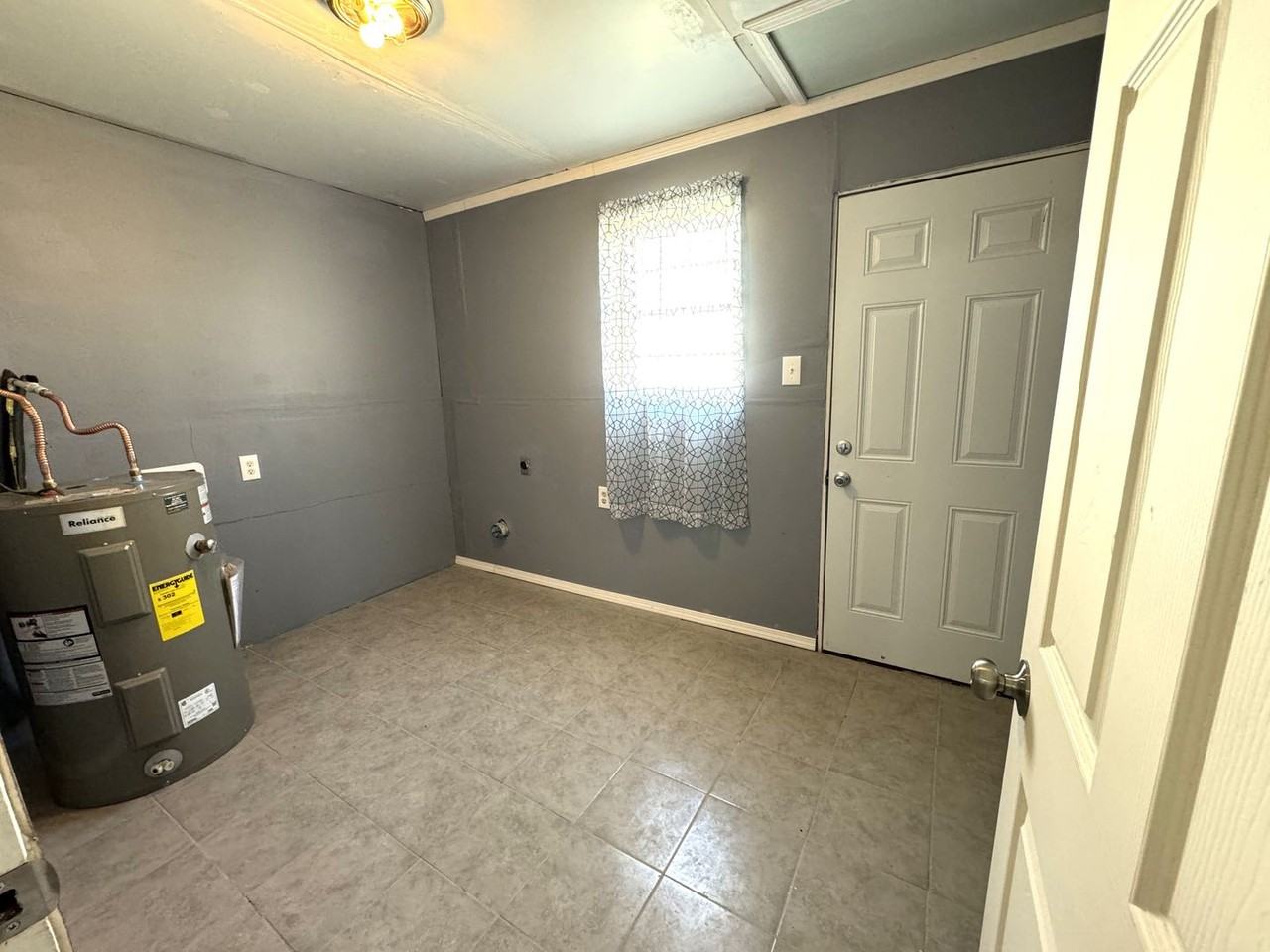 107 S Oak St - Photo 6 of 11