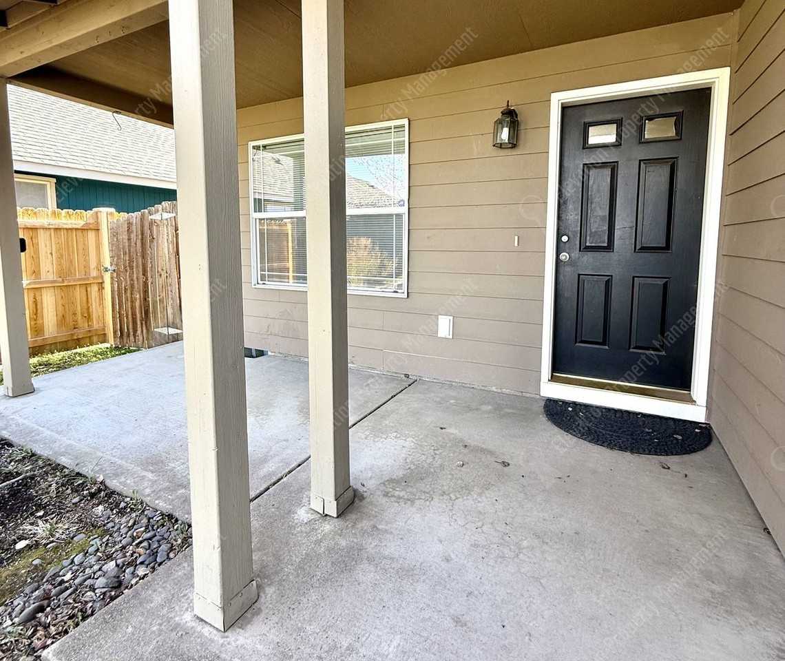 61039 Borden Dr - Photo 2 of 21