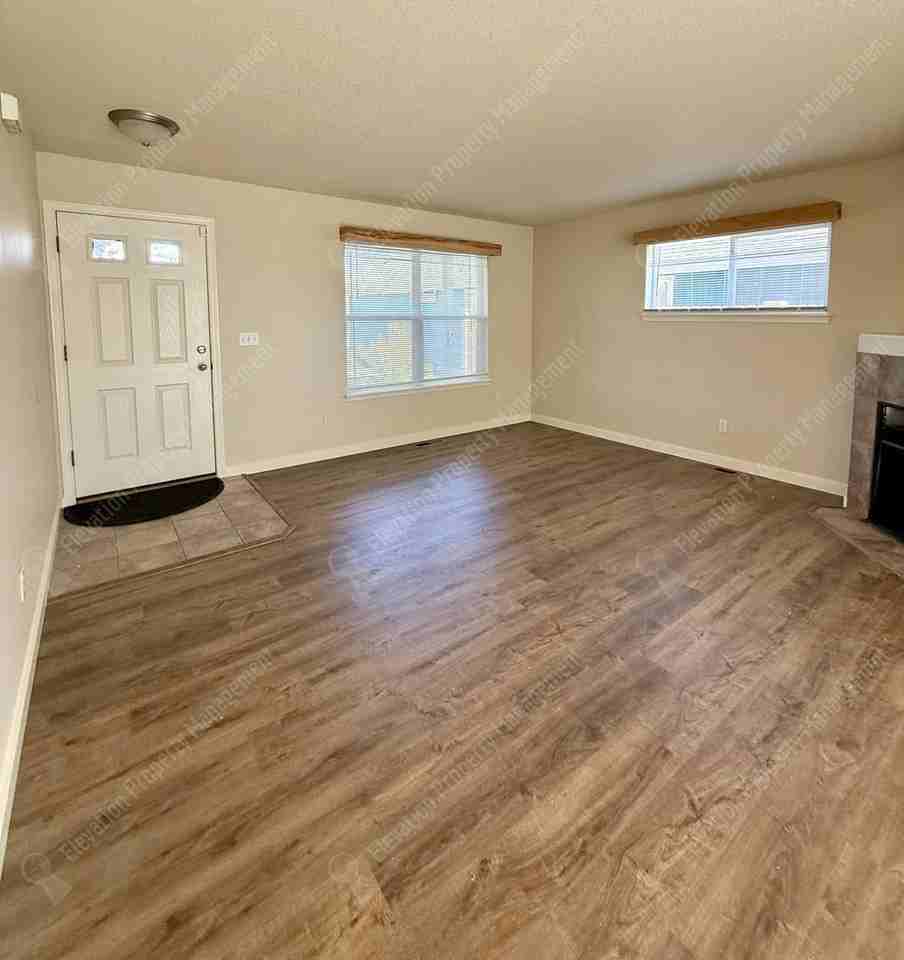 61039 Borden Dr - Photo 3 of 21