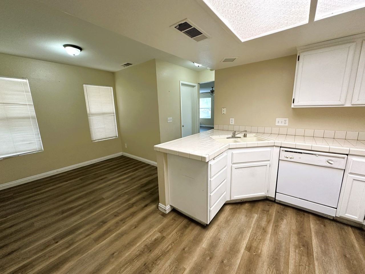 6396 Rosemount Ave - Photo 6 of 13