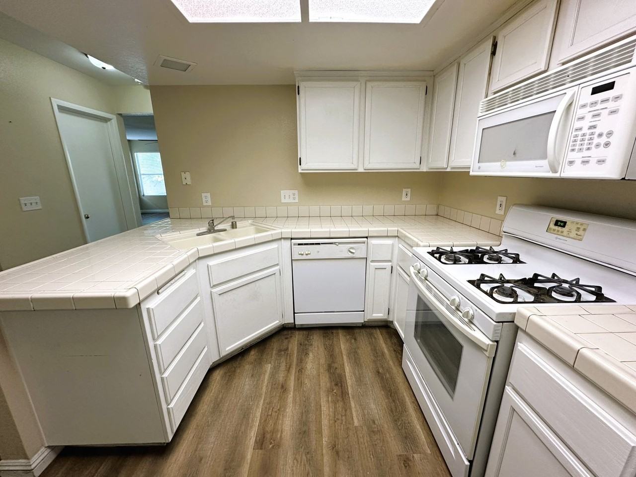 6396 Rosemount Ave - Photo 7 of 13