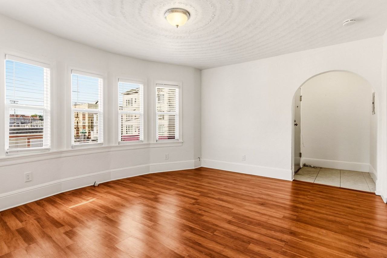 2600 E 20th St - Photo 4 of 22