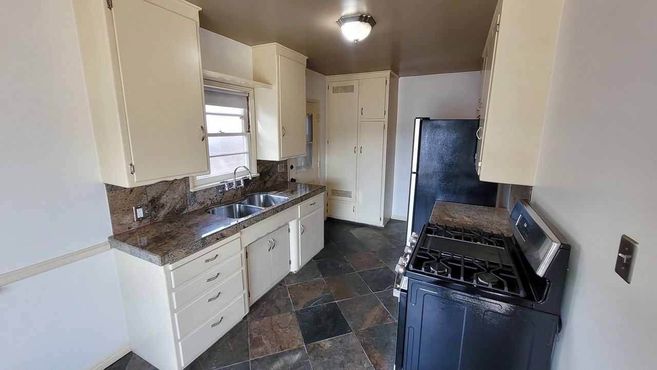 104 E Harding Ave - Photo 6 of 10