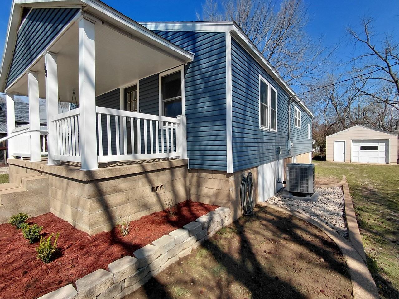 114 S Elm St - Photo 2 of 20