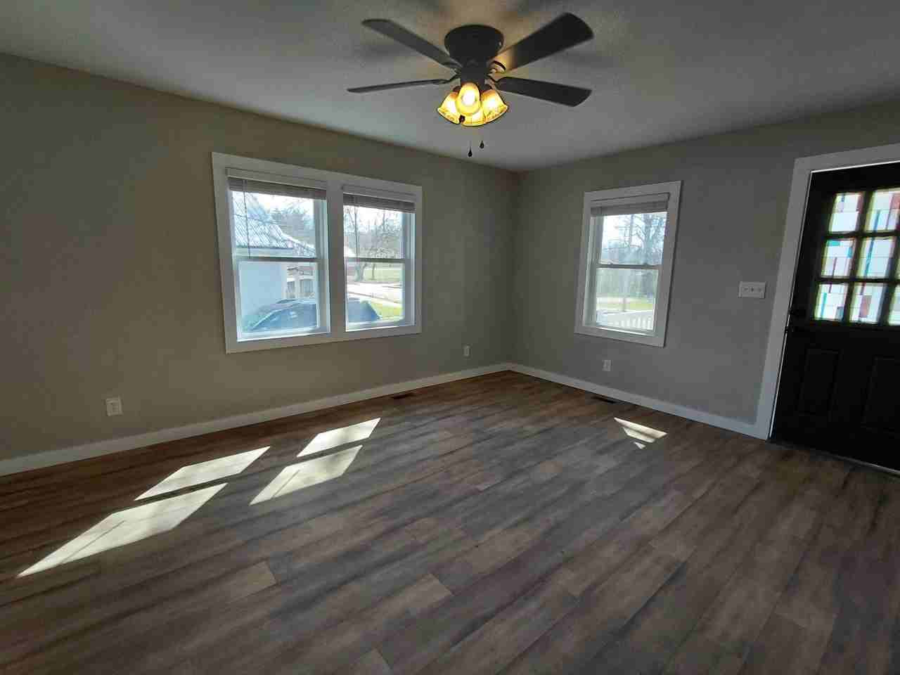 114 S Elm St - Photo 6 of 20