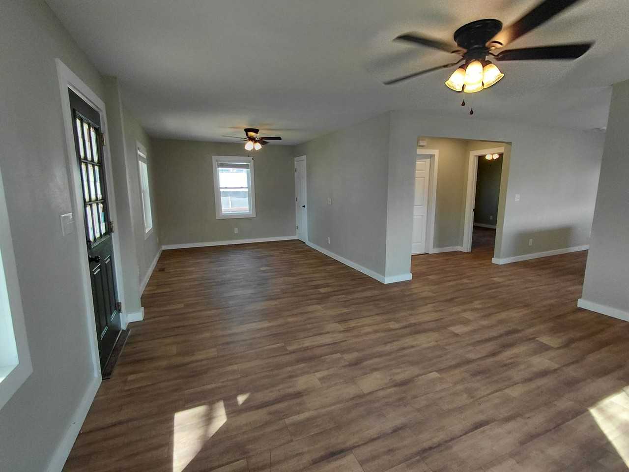 114 S Elm St - Photo 7 of 20