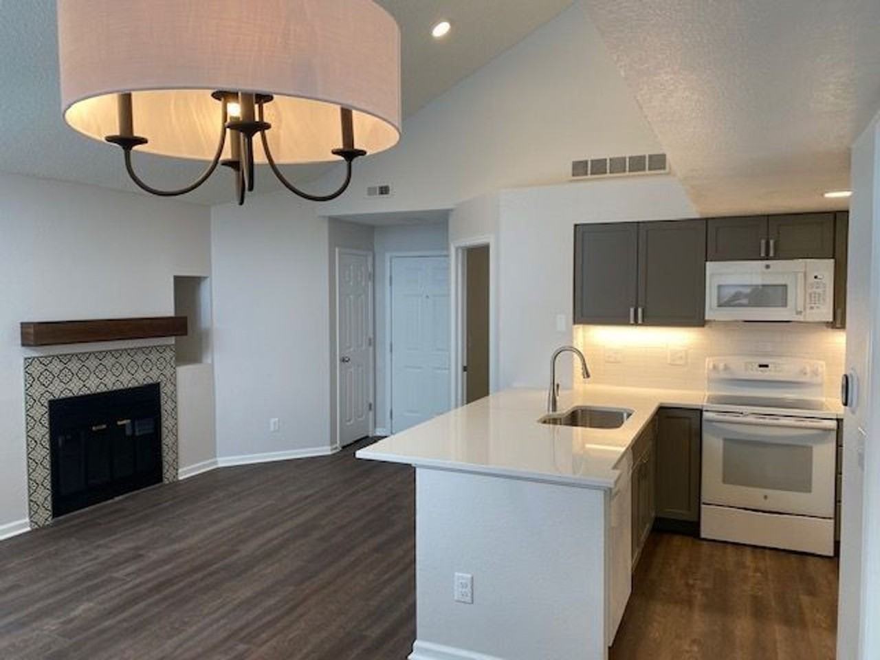 4883 White Rock Cir #D - Photo 3 of 9