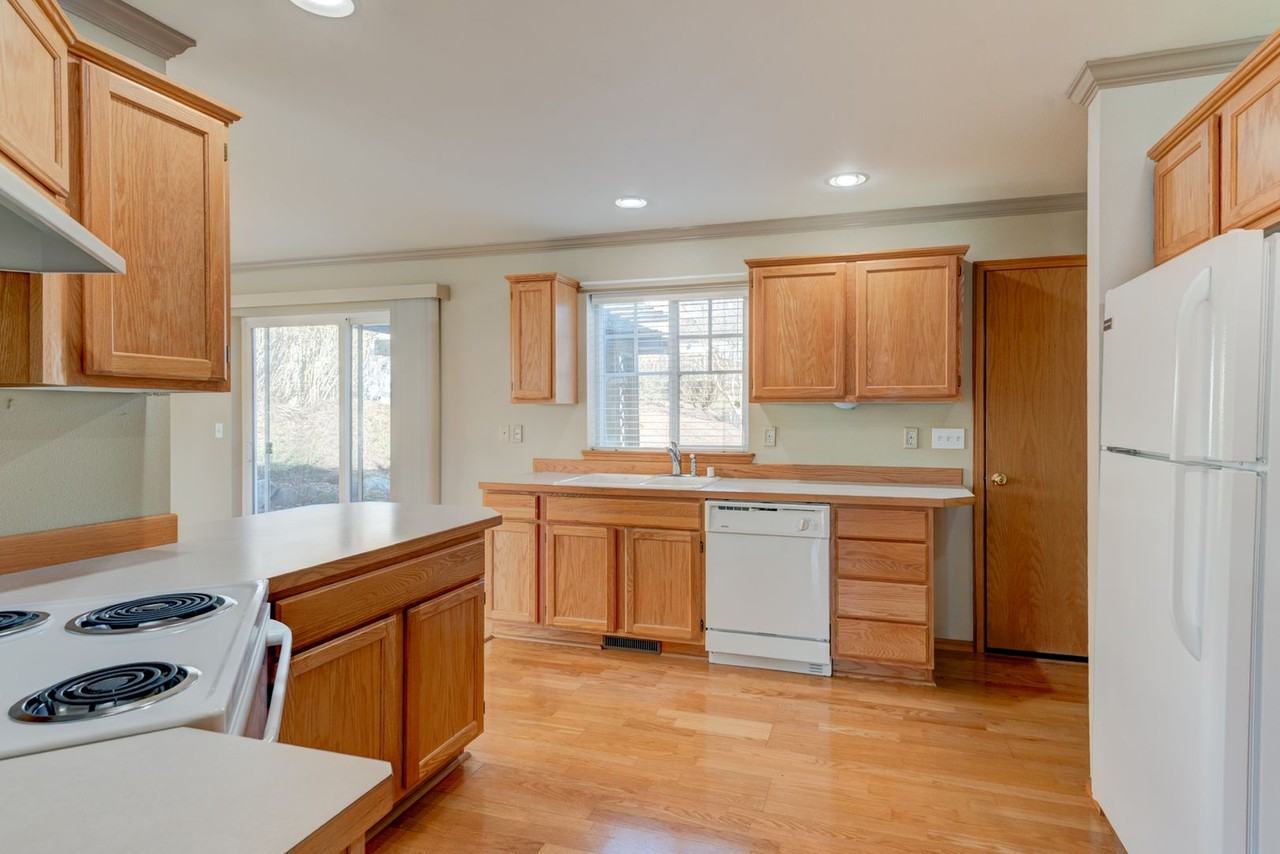 970 Sw Upland Ct - Photo 6 of 23