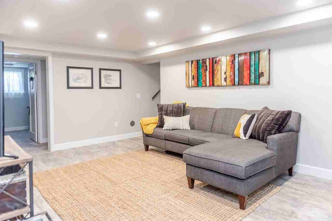 1718 Virginia Ln - Photo 4 of 36