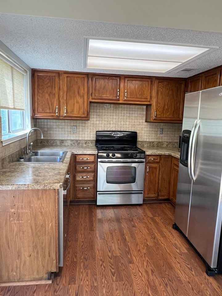 1003 Thousand Oaks Blvd - Photo 2 of 7