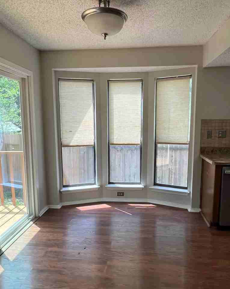 1003 Thousand Oaks Blvd - Photo 3 of 7