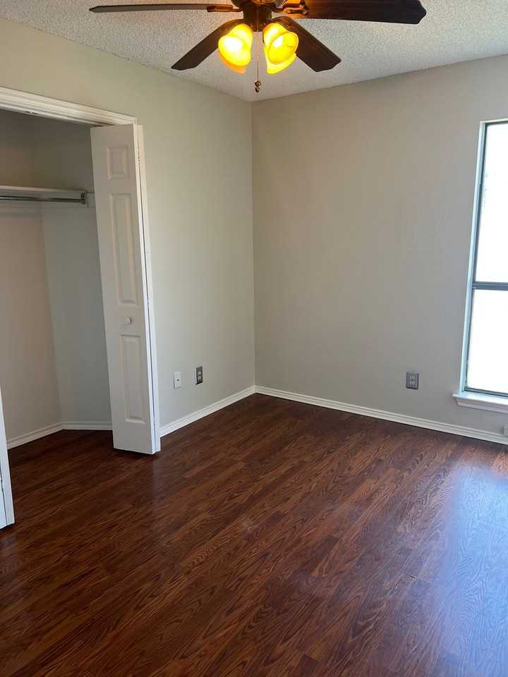 1003 Thousand Oaks Blvd - Photo 4 of 7