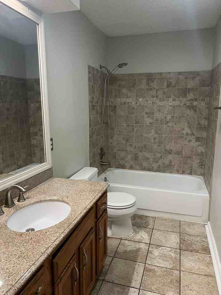 1003 Thousand Oaks Blvd - Photo 5 of 7