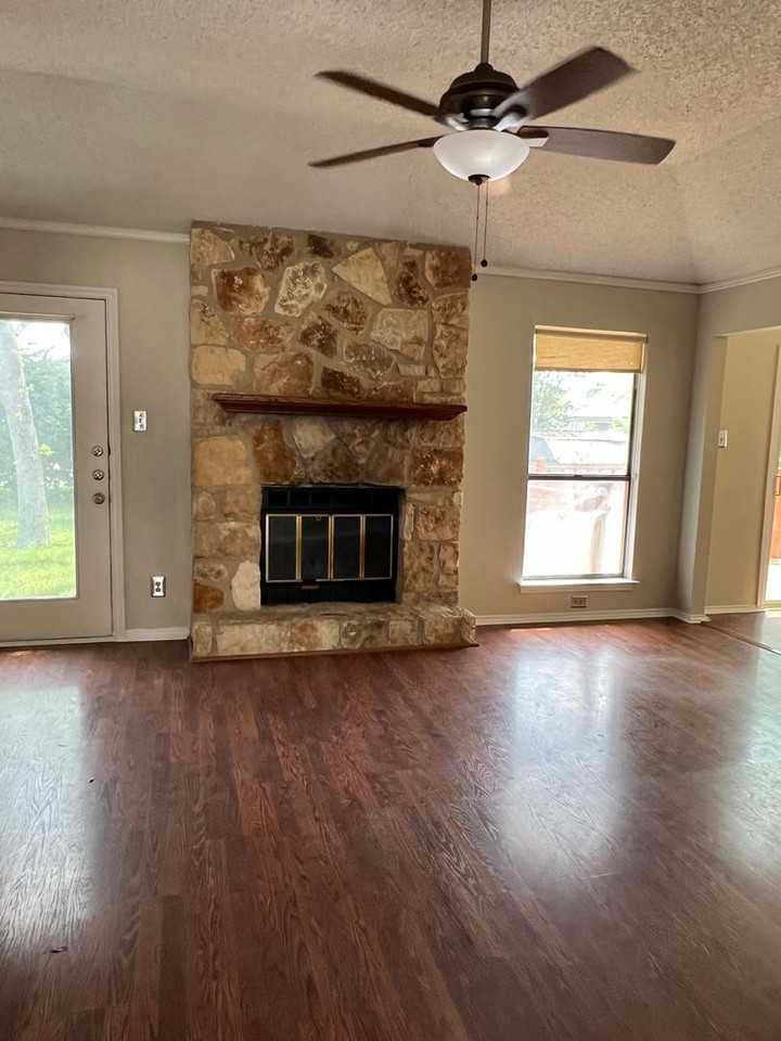 1003 Thousand Oaks Blvd - Photo 6 of 7