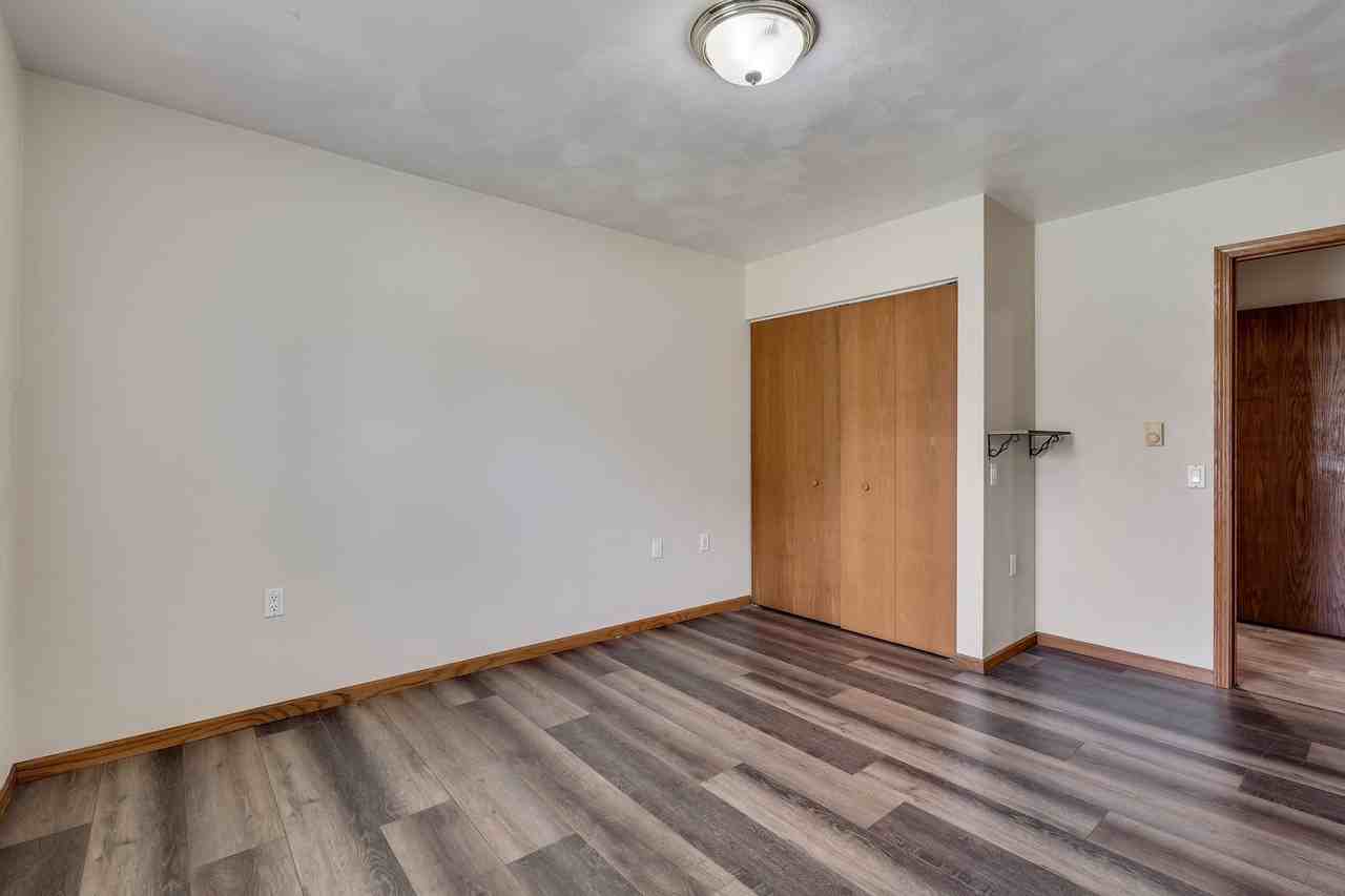 121 N Steiner Ter - Photo 7 of 9