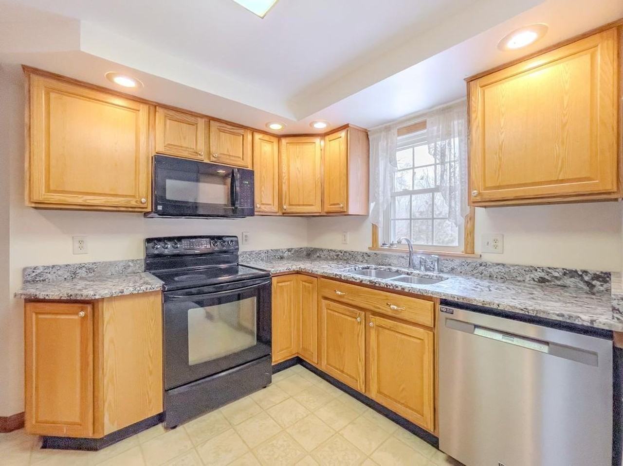 91 Lynch Rd - Photo 2 of 43