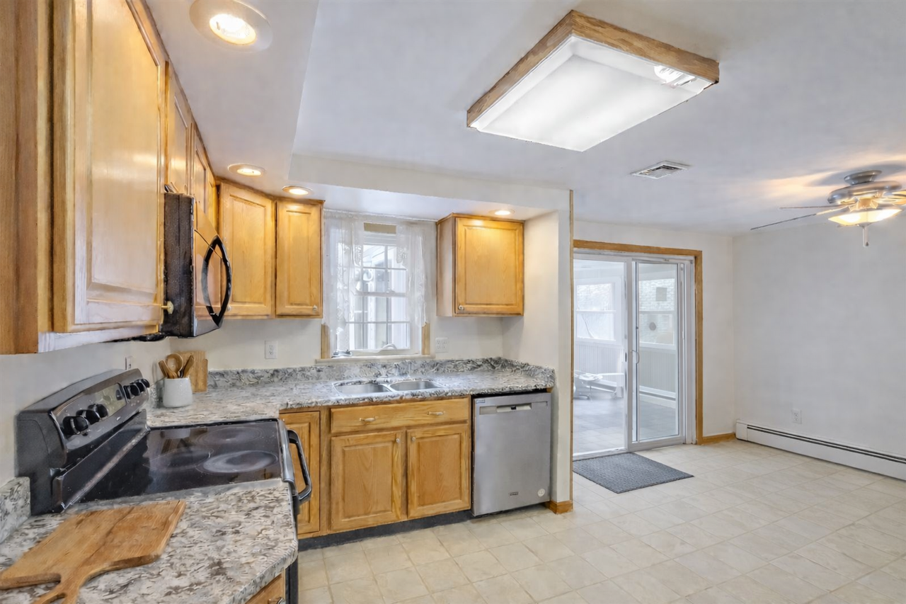 91 Lynch Rd - Photo 3 of 43