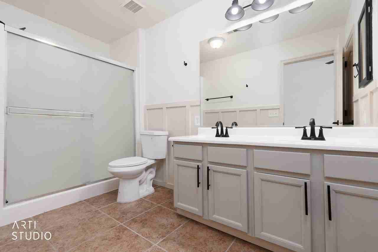 994 N Alamo Ave - Photo 4 of 17