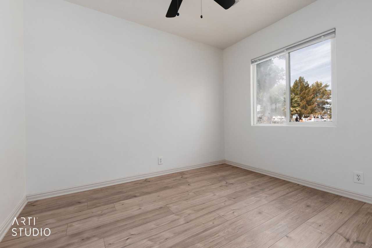 994 N Alamo Ave - Photo 6 of 17