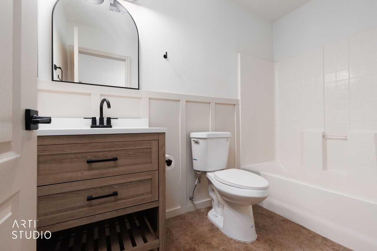 994 N Alamo Ave - Photo 7 of 17