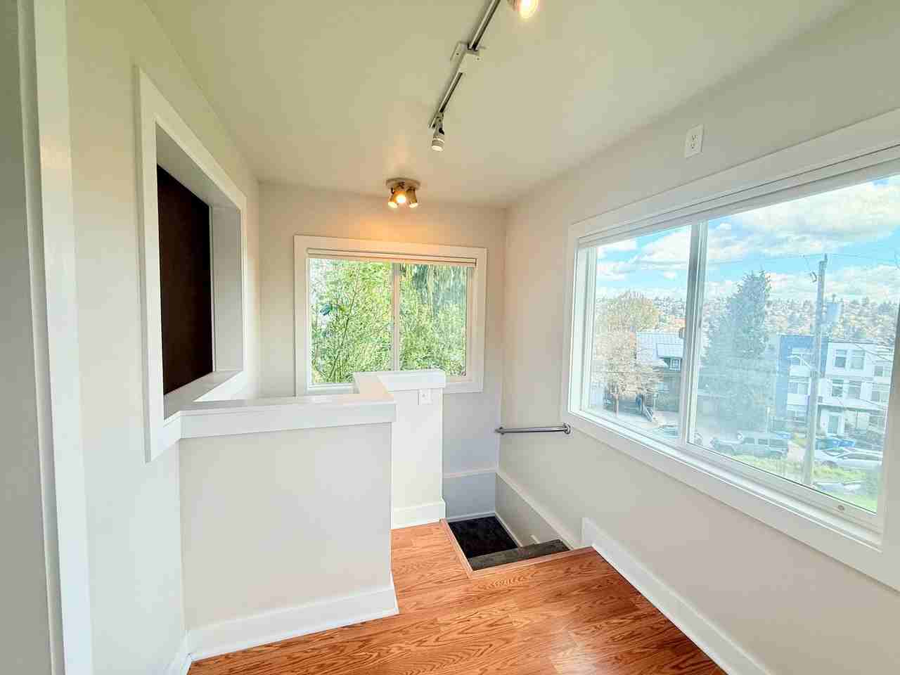 909 W Emerson St - Photo 4 of 32