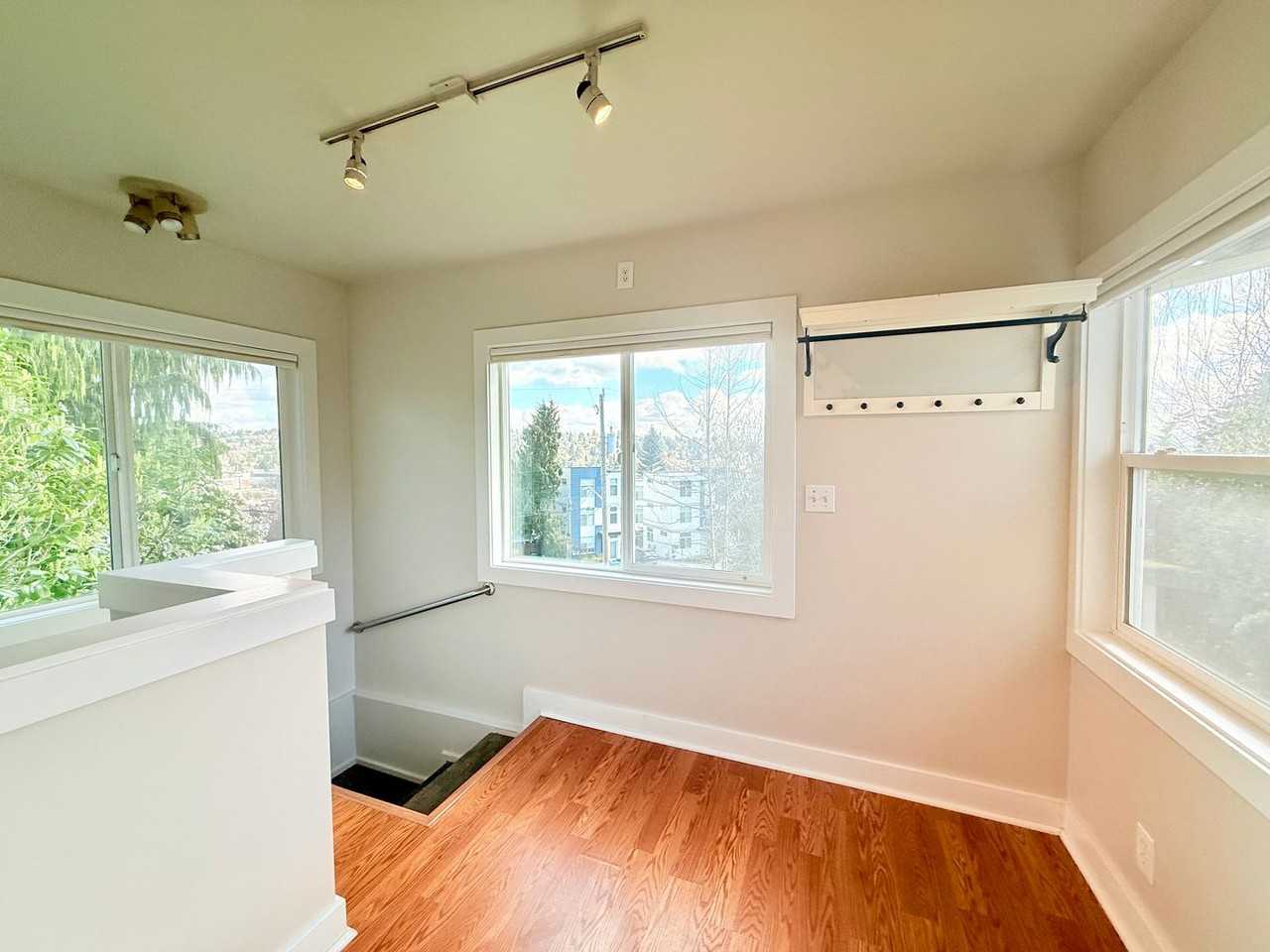 909 W Emerson St - Photo 5 of 32